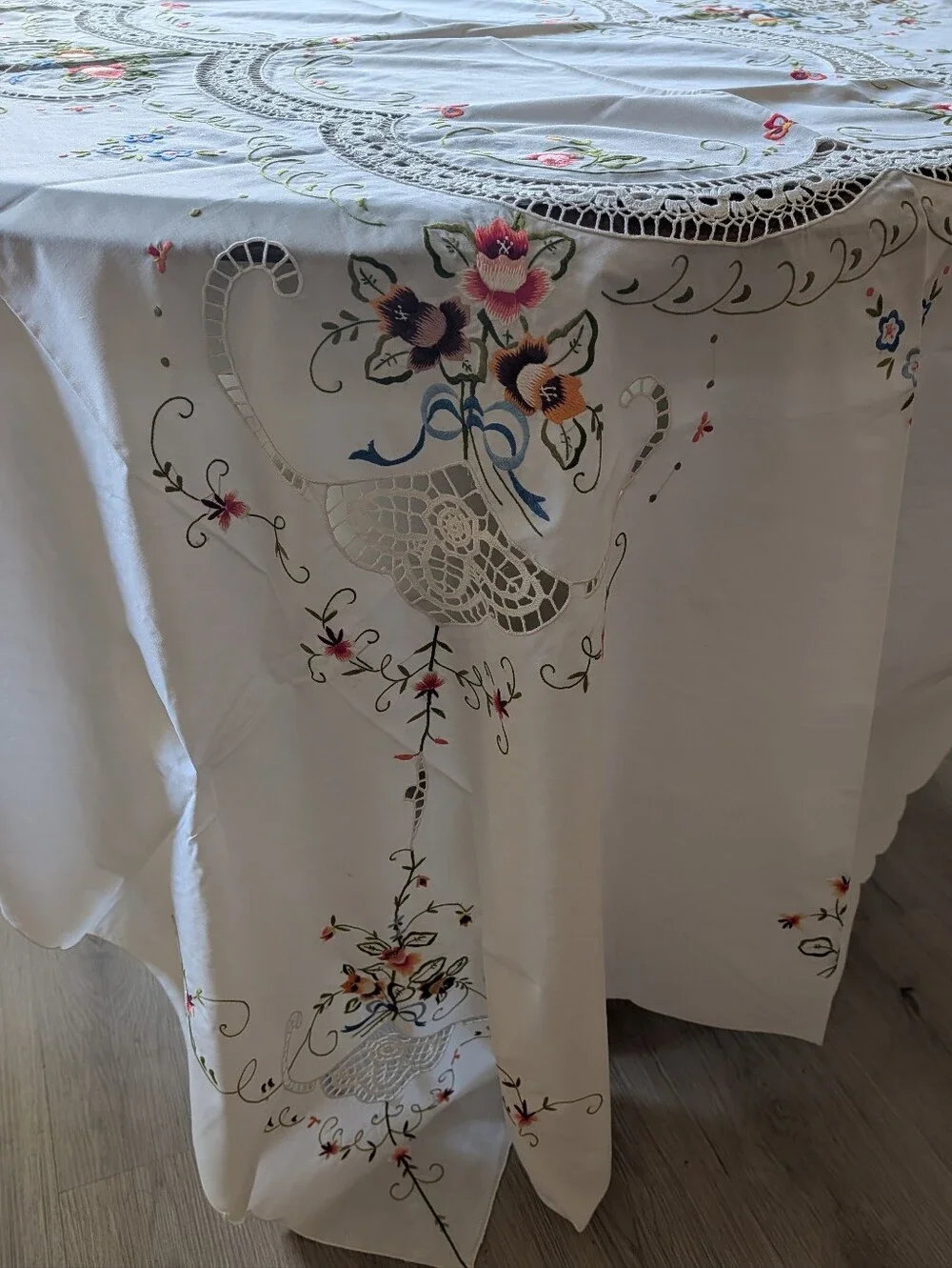 VTG Embroidered Floral Tablecloth - White Pink Green 8 Napkins Eyelet Grandma